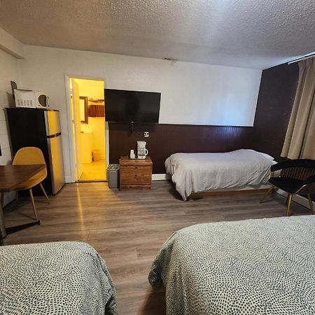 Centennial Motel Kindersley Exterior photo
