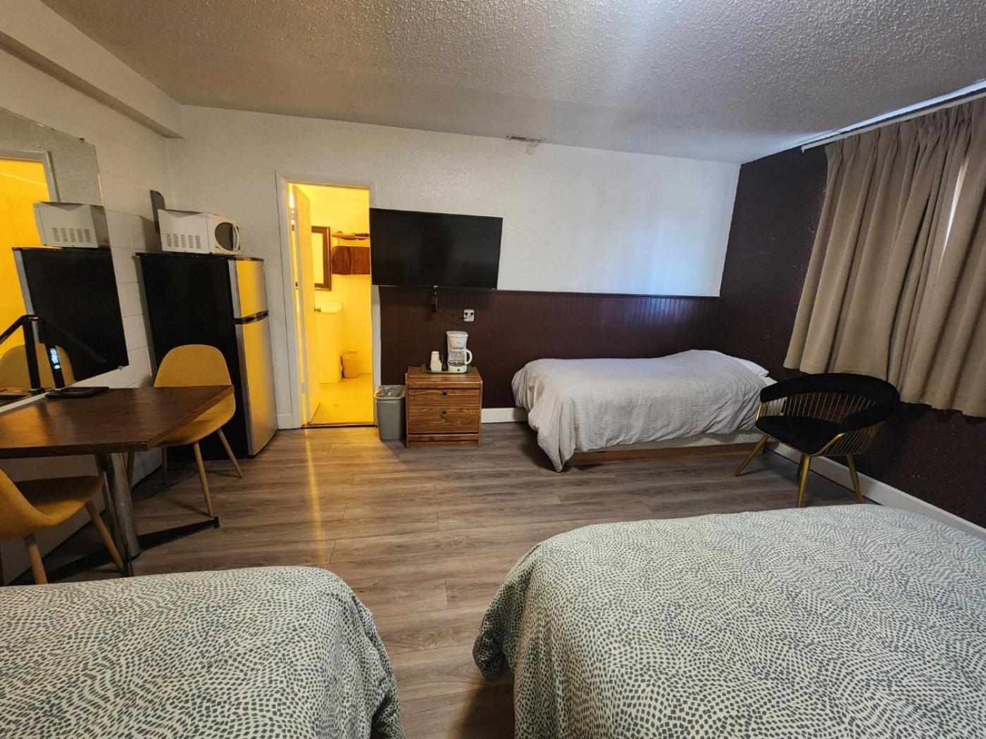 Centennial Motel Kindersley Exterior photo